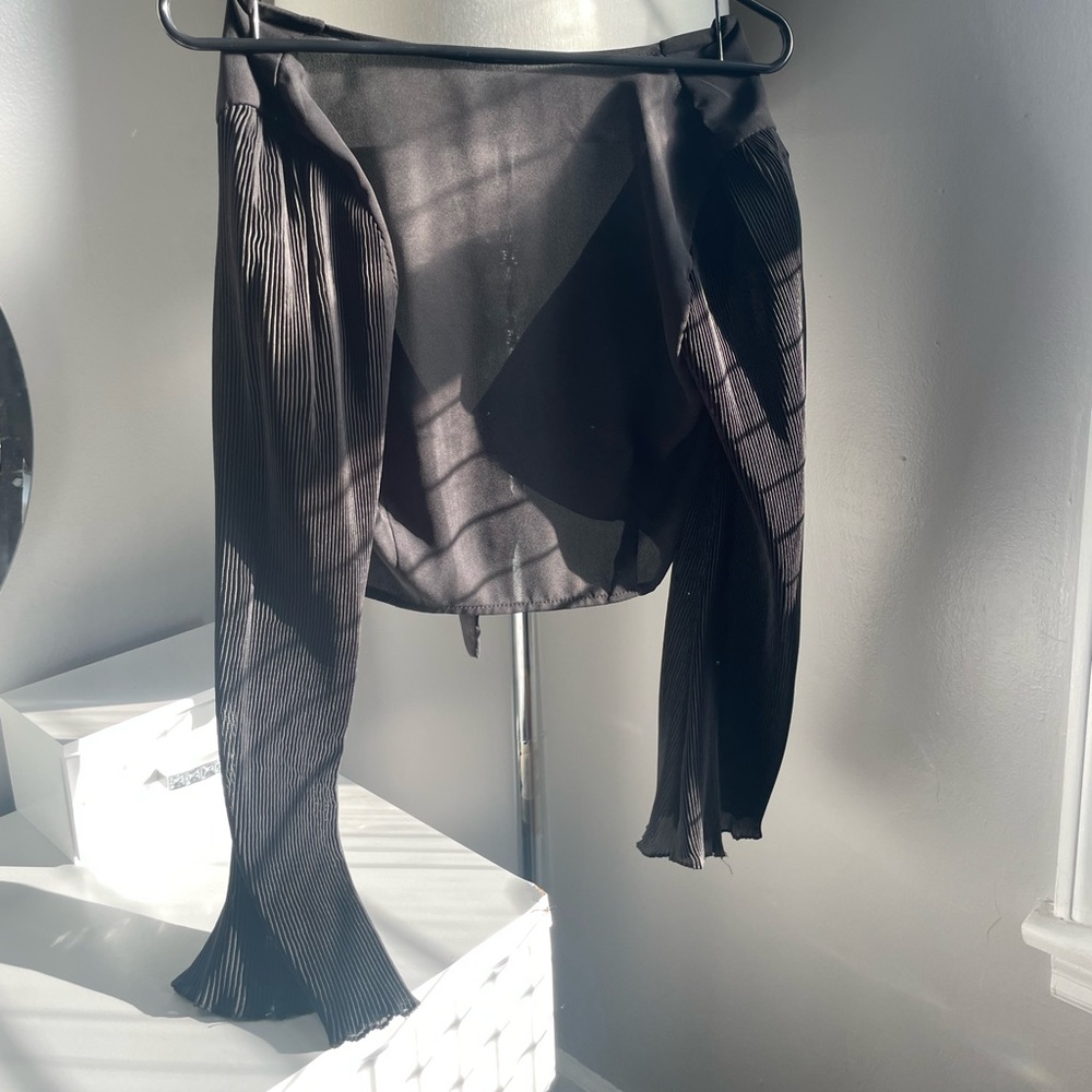 Knot Front Flounce Sleeve Crop Chiffon Top - Picture 4 of 5
